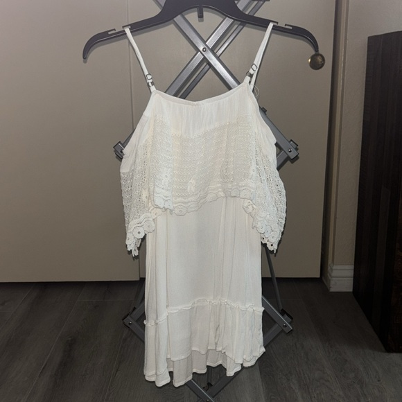 Knox Rose off the shoulder white top with spaghetti straps - Picture 2 of 2